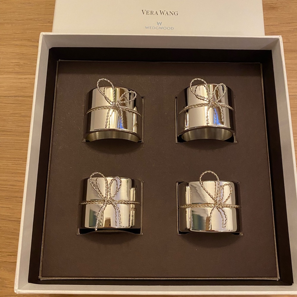Vera Wang Wedgwood Love Knots Silver Plated Napkin Rings